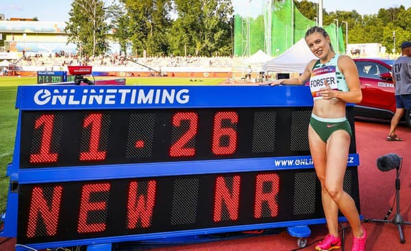 Forsterovej sa na mítingu PTS v Banskej Bystrici časom 11,26 sekúnd podarilo prekonať slovenský rekord na 100 m, ktorý patril od roku 1968 Eve Gleskovej (11,29 s). 