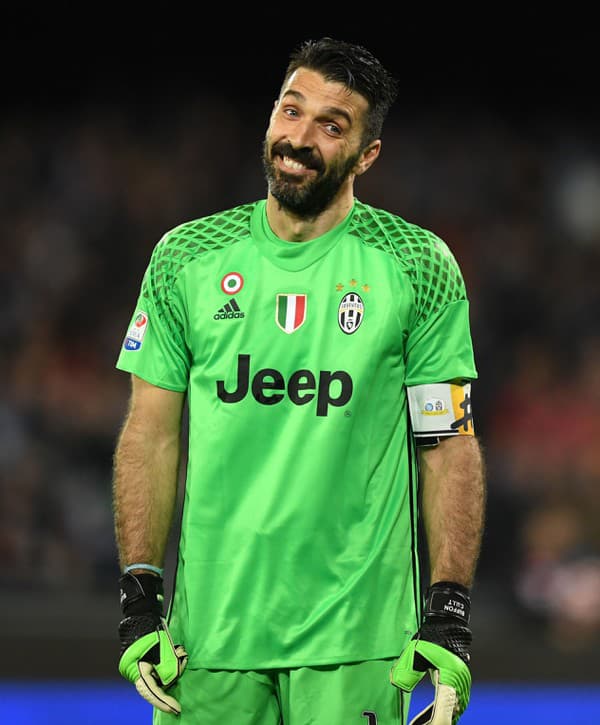 Gianluigi Buffon v stredu potvrdil, že vo veku 45 rokov definitívne ukončil aktívnu kariéru. 