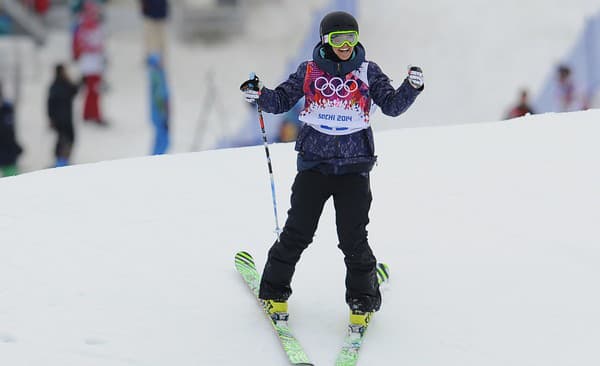 Slovenská akrobatická lyžiarka Zuzana Bernardová (za slobodná Stromková) reprezentovala Slovensko na ZOH v Soči 2014. 