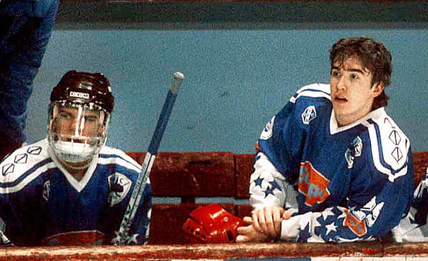 Do mužského hokeja vstúpil v roku 1989, keď v drese Nitry hral aj po boku Pálffyho (vpravo).