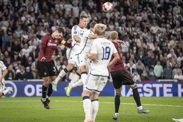 Futbalisti Sparty Praha uhrali v prvom zápase v Kodani bezgólovú remízu.