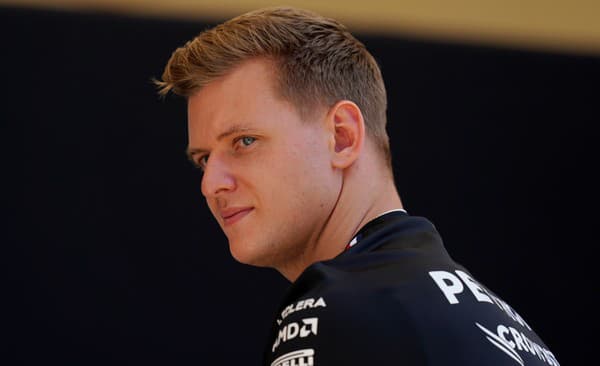 Mickovi Schumacherovi účinkovanie v tíme HaasF1 team nevyšlo, aktuálne pôsobí ako záložný pilot Mercedesu.