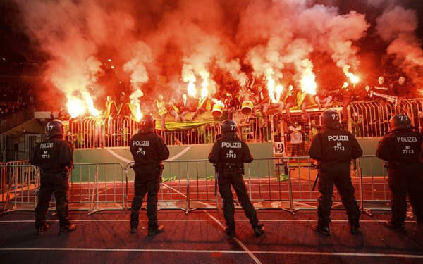 Hranice medzi športom a politikou sa rýchlo strácajú.