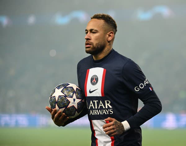 Neymar prišiel do PSG v roku 2017 z Barcelony za rekordných 222 miliónov eur a jeho kontrakt mal vypršať v roku 2025.