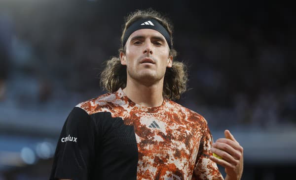 Stefanos Tsitsipas sa sťažoval na neposlušnú diváčku.