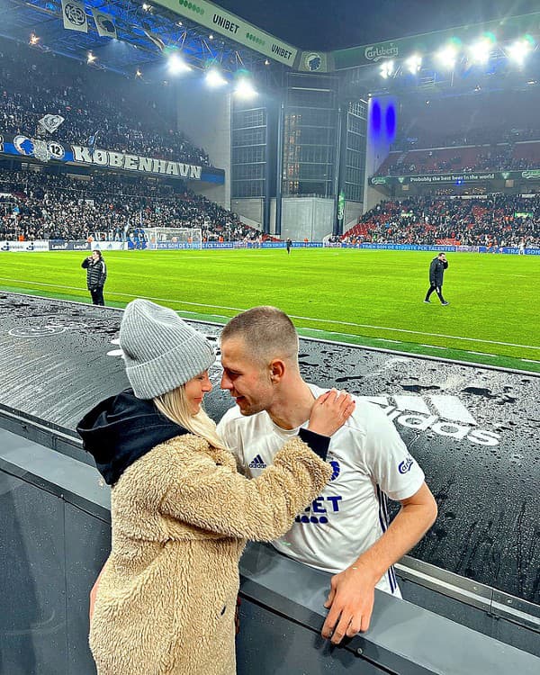 Slovenský futbalista Denis Vavro a česká vlogerka Šárka Peková už svoju lásku neskrývajú.