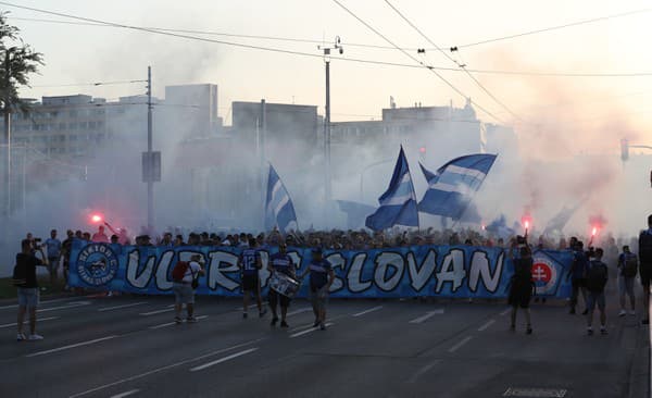 Fanúšikovia Slovana pochodovali ulicami Bratislavy. 