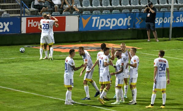 Na snímke hráči FC Košice tešia po góle.