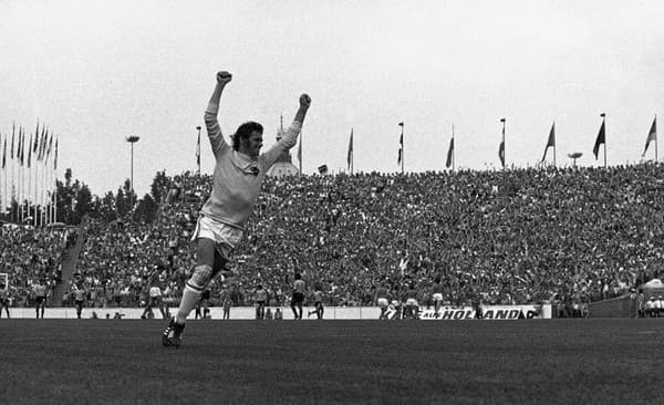 Vo veku 82 rokov zomrel bývalý holandský futbalový brankár Jan Jongbloed.