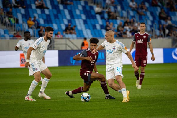 Futbalisti ŠK Slovan Bratislava otočil duel s Podbrezovou v nastavení. 