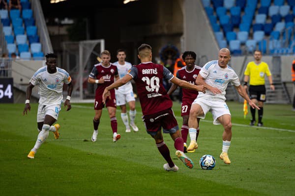 Futbalisti ŠK Slovan Bratislava otočil duel s Podbrezovou v nastavení. 