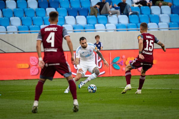 Futbalisti ŠK Slovan Bratislava otočil duel s Podbrezovou v nastavení. 