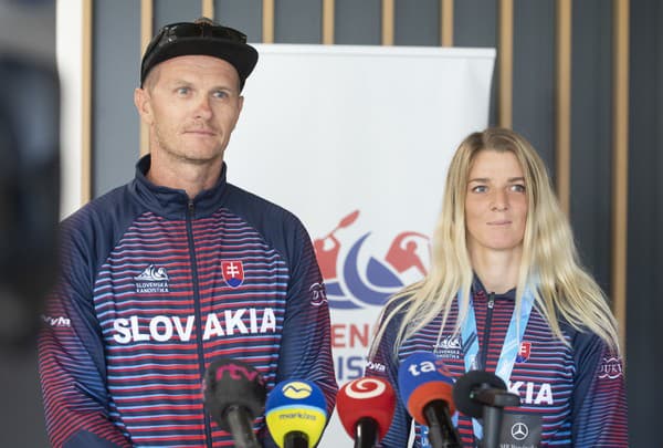 Slovenská reprezentantka vo vodnom slalome Eliška Mintálová a tréner Peter Cibák.