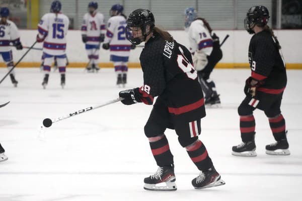 Slovenská hokejistka Nela Lopušanová pôsobí v novej sezóne v americkom tíme Bishop Kearney Selects.