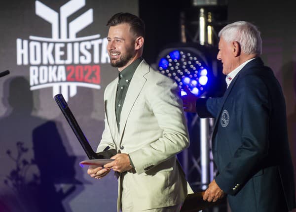 Tomáš Tatar získal ocenenie Hokejista roka a najlepší útočník (Cena Jozefa Golonku) počas vyhlásenia ankety Hokejista roka 2023.