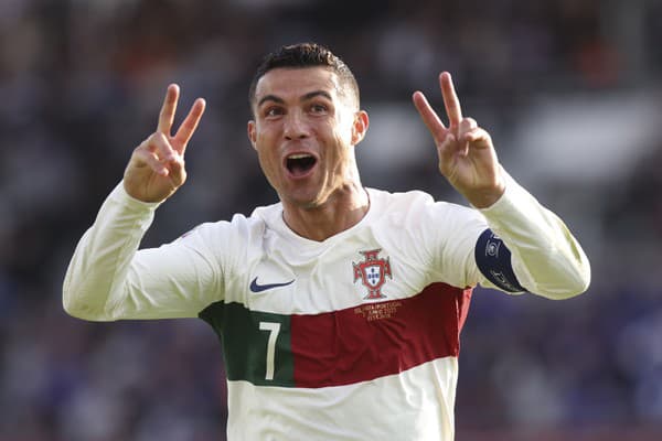 Cristiano Ronaldo v reprezentačnom drese Portugalska.