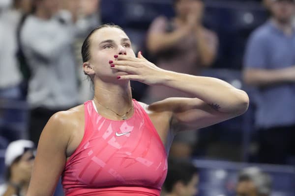 Arina Sobolenková a jej radosť po semifinále US Open.