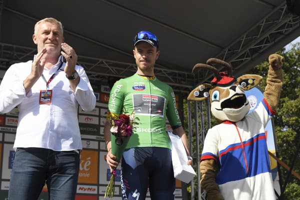 Francúz Remi Cavagna (Soudal-Quick Step) si po úvodnej etape obliekol žltý dres pre lídra pretekov a zelený dres pre lídra bodovacej súťaže.