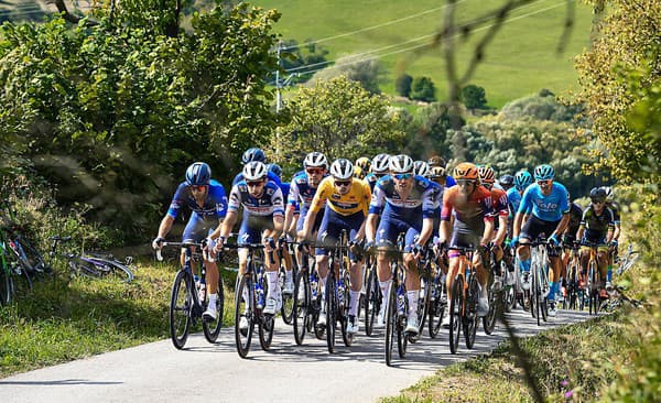 Tím Soudal Quick-Step (v modrom) má v pelotóne prezývku Vlčia svorka.