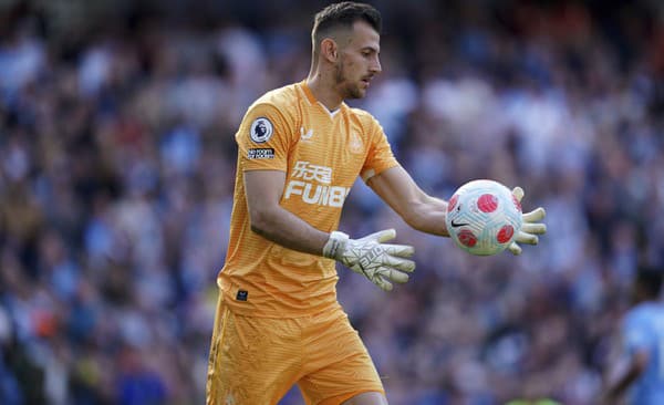 V tíme Newcastle pôsobí aj slovenský brankár Martin Dúbravka.