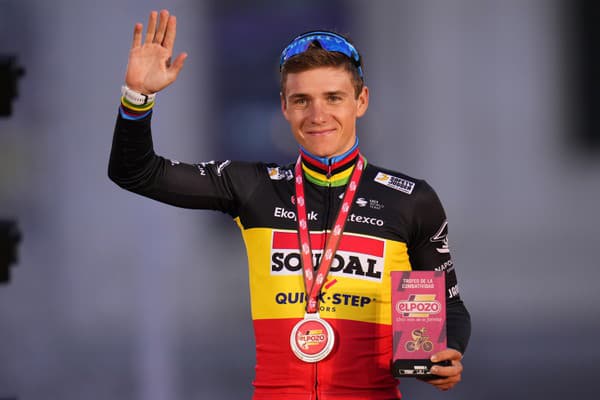 Holandský cyklistický tím Jumbo-Visma a belgická stajňa Soudal Quick-Step údajne rokujú o prípadnej fúzii.
