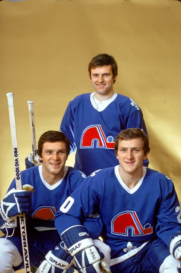 1981: V Quebecu Nordiques vytvorili nezabudnuteľnú útočnú formáciu.