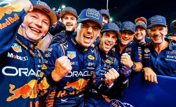 Max Verstappen oslavuje tretí titul v F1