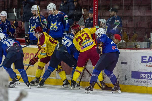 Hokejisti HK Spišská Nová Ves zvíťazili v nedeľňajšom zápase 8. kola Tipos extraligy na ľade Dukly Trenčín 5:3 a posunuli sa na čelo tabuľky.