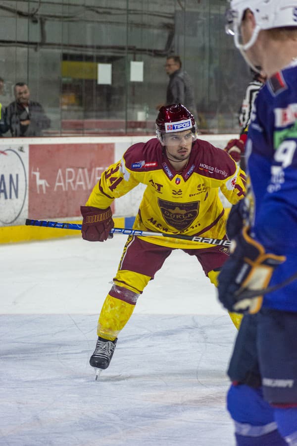 Hokejisti HK Spišská Nová Ves zvíťazili v nedeľňajšom zápase 8. kola Tipos extraligy na ľade Dukly Trenčín 5:3 a posunuli sa na čelo tabuľky.