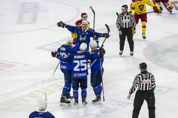 Hokejisti HK Spišská Nová Ves zvíťazili v nedeľňajšom zápase 8. kola Tipos extraligy na ľade Dukly Trenčín 5:3 a posunuli sa na čelo tabuľky.