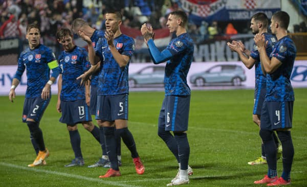 Slovenskí futbalisti zľava Peter Pekarík, Patrik Hrošovský, Ľubomír Šatka, Erik Jirka, Matúš Bero a Martin Koscelník.