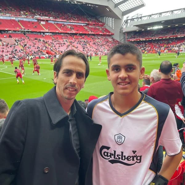 Yossi Benayoun zobral na Anfield syna Bena. 