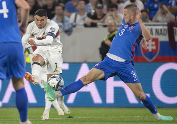 Slovenskí futbalisti v domácom zápase potrápili Portugalčanov.