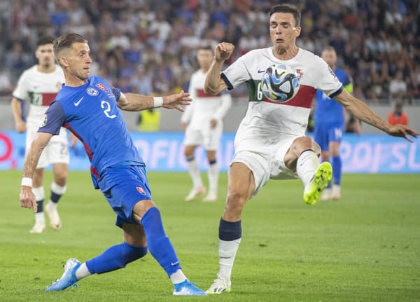 Slovenskí futbalisti v domácom zápase potrápili Portugalčanov.