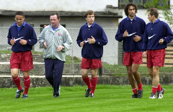 Tréner Jozef Šuran, Radoslav Zábavnik, Peter Hlinka a Vladimír Janočko počas tréningu reprezentácie.