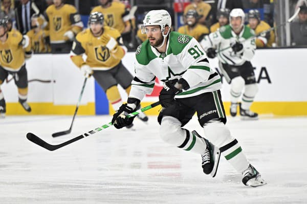 Kanadský hokejista v službách Dallasu Stars Tyler Seguin zažil poriadne kurióznu situáciu.