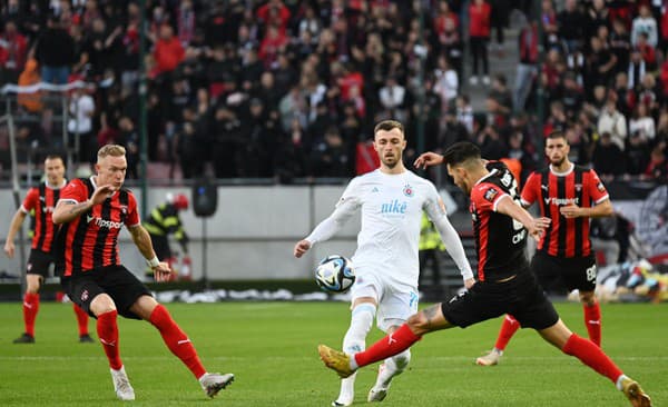 Derby medzi Spartakom Trnava a Slovanom Bratislava je najväčším futbalovým sviatkom na Slovensku.