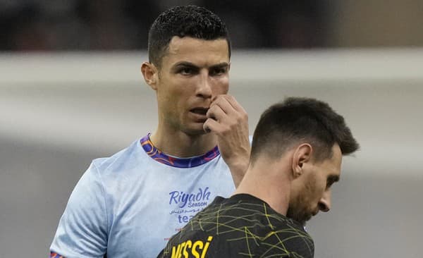 Ronaldo a Messi na spoločnej fotke počas prípravného zápasu.