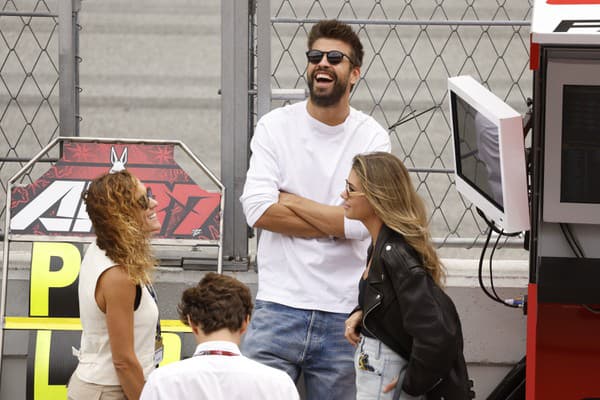 Gerard Piqué s priateľkou Clarou Chia Marti na Moto GP v Španielsku.