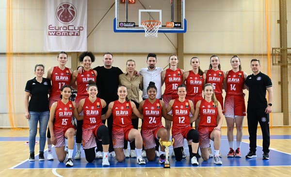 Basketbalistky Slávie Banská Bystrica.