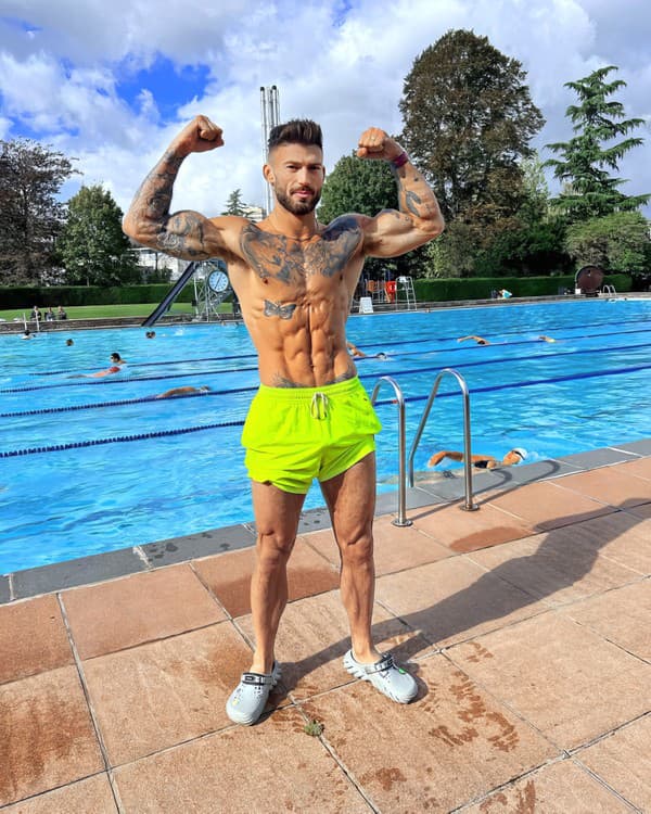 Bojovať bude aj hviezda britských reality show Jake Quickenden.