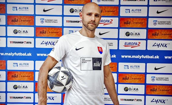 Martin Jurkemik reprezentuje Slovensko v malom futbale.