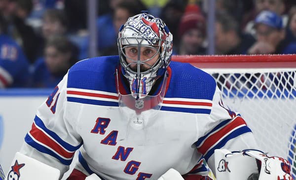 Slovenský hokejový brankár Jaroslav Halák začal s vedením New Yorku Rangers rokovať o predĺžení spolupráce. 