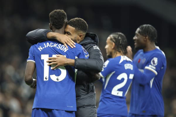 Až v 11. kole Premier League spoznali futbalisti Tottenhamu Hotspur prvého premožiteľa, keď v londýnskom derby podľahli Chelsea 1:4.