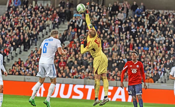 Jonathan David (v drese Lille) v súboji proti Slovanu