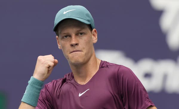 Taliansky tenista Jannik Sinner sa stal prvým semifinalistom dvojhry na turnaji ATP Masters 1000 v Miami. 