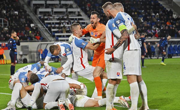 Po víťaznom góle Ďuriša bežal Dúbravka cez celé ihrisko, aby ho oslávil s tímom.