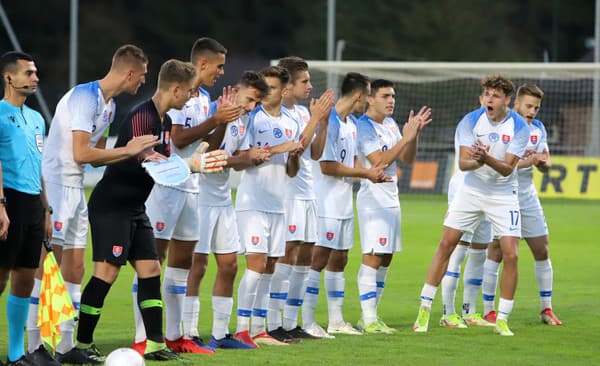 Na snímke slovenskí futbaloví reprezentanti do 19 rokov.