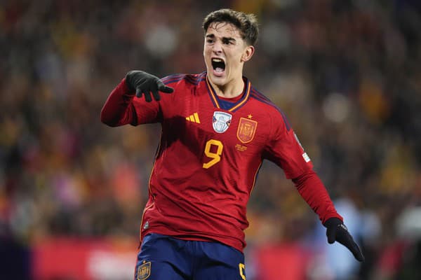 Španielsky futbalový reprezentant Gavi utrpel v nedeľnom zápase kvalifikácie ME 2024 proti Gruzínsku vážne zranenie kolena.
