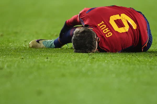 Španielsky futbalový reprezentant Gavi utrpel v nedeľnom zápase kvalifikácie ME 2024 proti Gruzínsku vážne zranenie kolena.